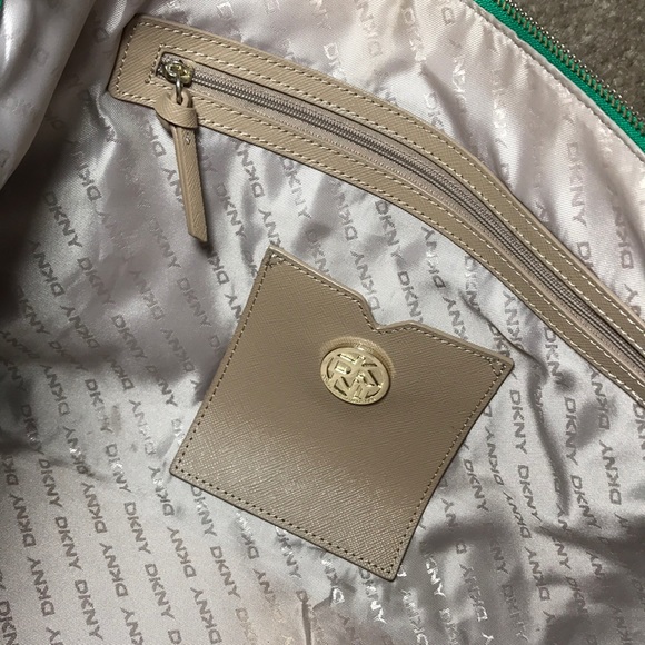 DKNY - Picture 3 of 3